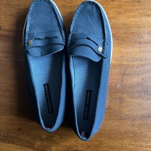 LIKE NEW WOMENS TOMMY HILFIGER LOAFERS SIZE 8.5 - Blue